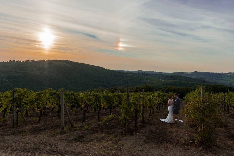 Bacio sposi e paesaggio