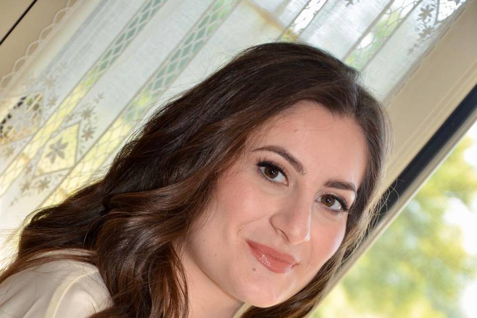 Soft glam make-up