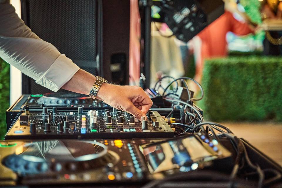 Love Frequency Wedding DJ