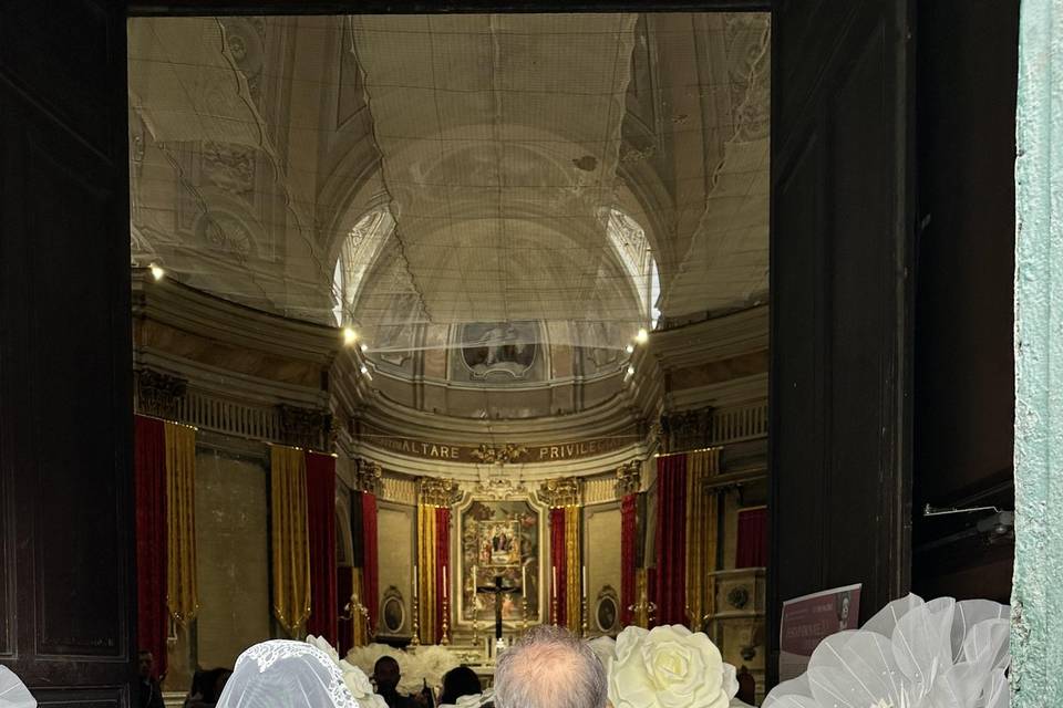 Papaveri organza in chiesa