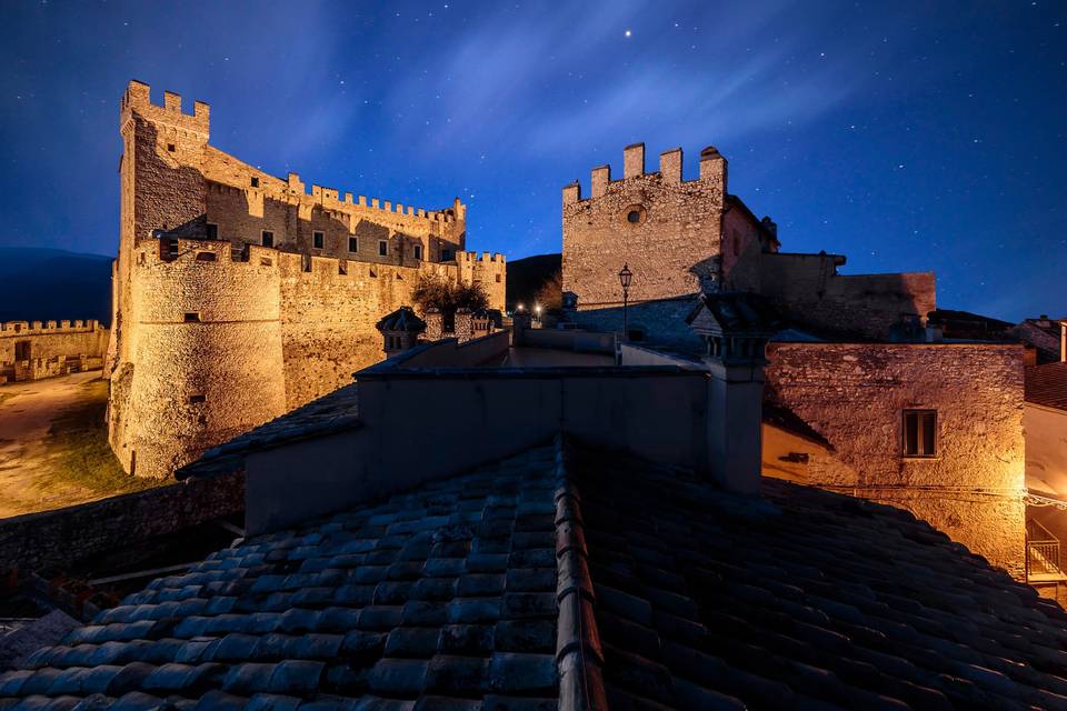 Vista notturna del castello