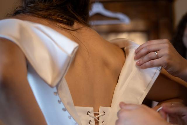 Vestizione sposa