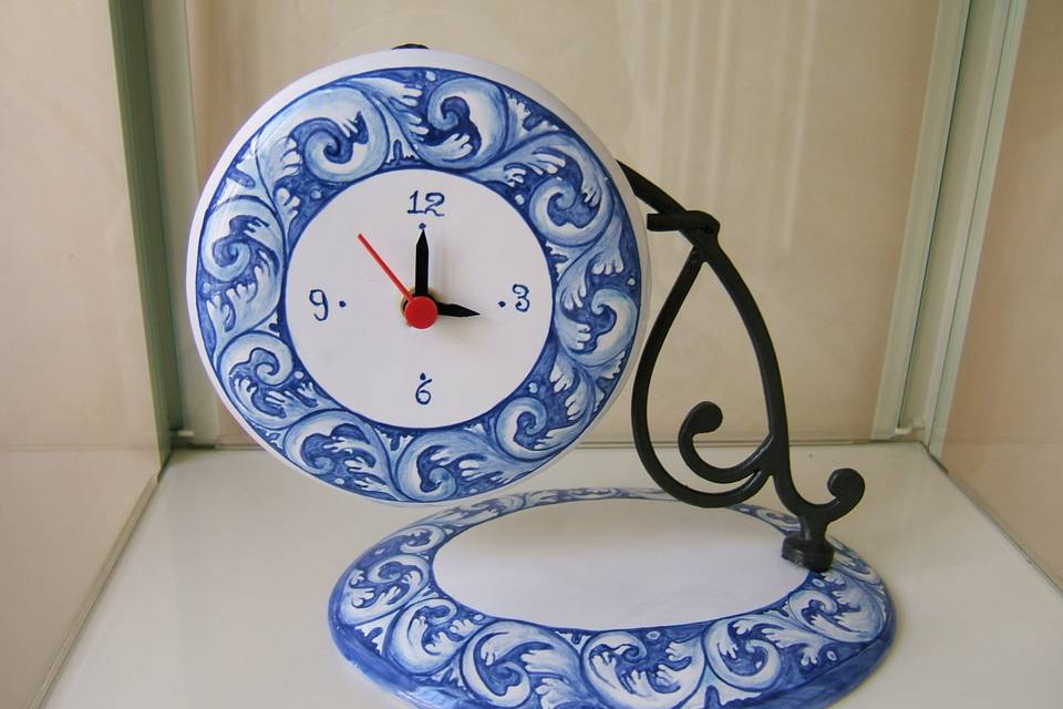 Orologio in maiolica