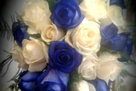Bouquet cascata bianco blu