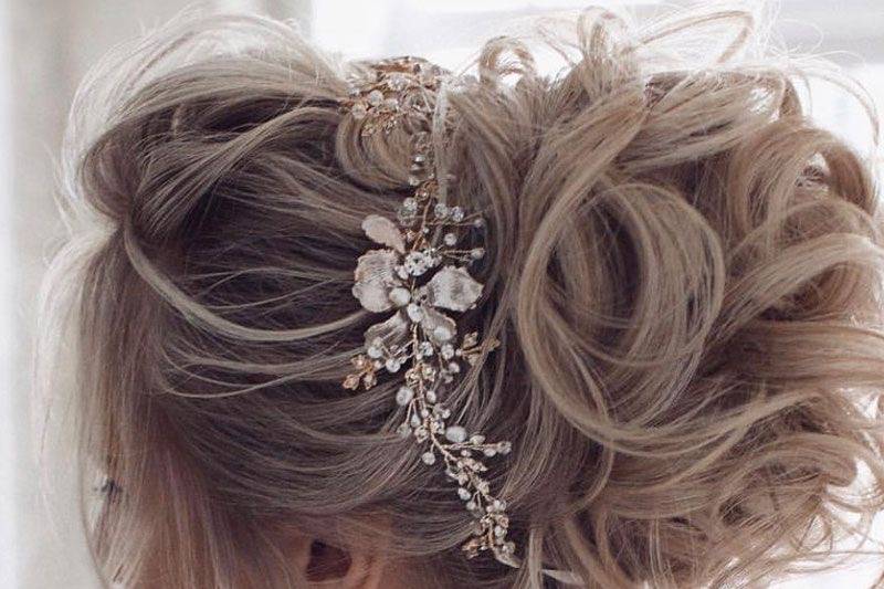 Chignon mosso spettinato