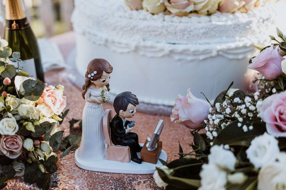 Cake topper