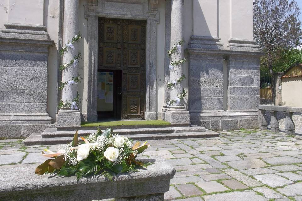 Esterno chiesa: colonne