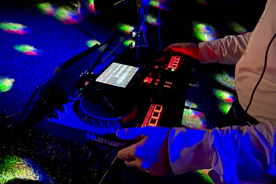 Dj