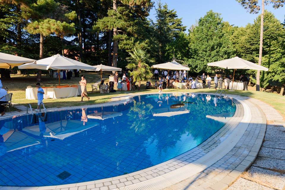 Aperitivo in piscina