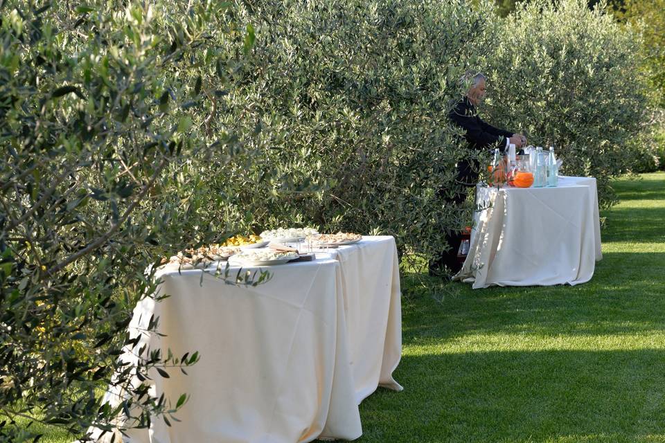 Buffet in attesa degli sposi