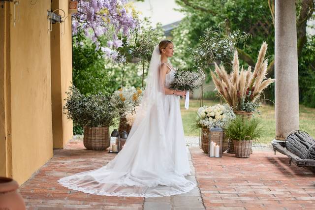 Sposa sotto il portico
