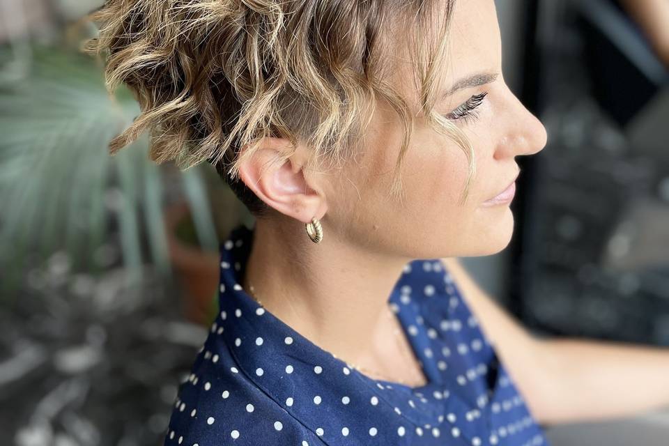 Anche i capelli corti