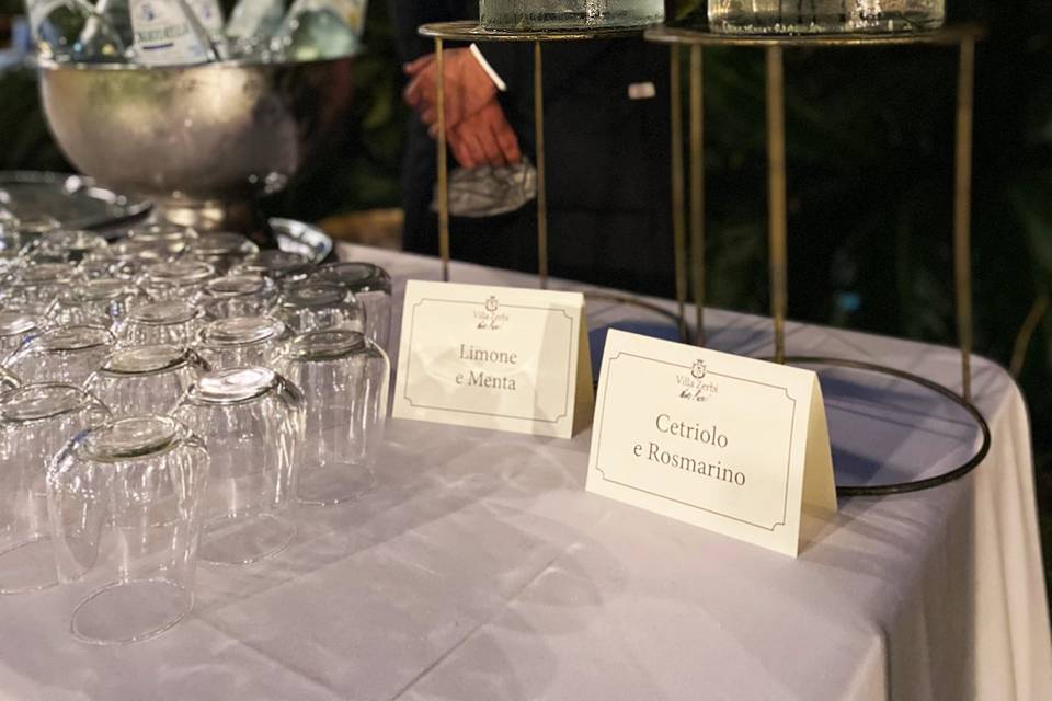 Aperitivo con acque aromatiche