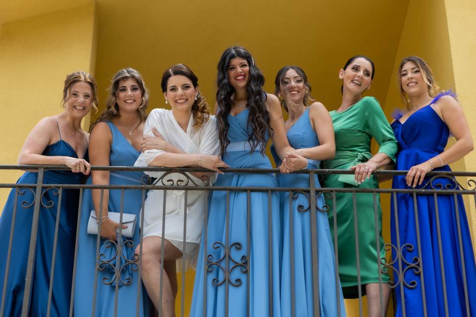 La sposa con le amiche.