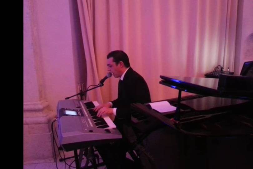 Live piano solo