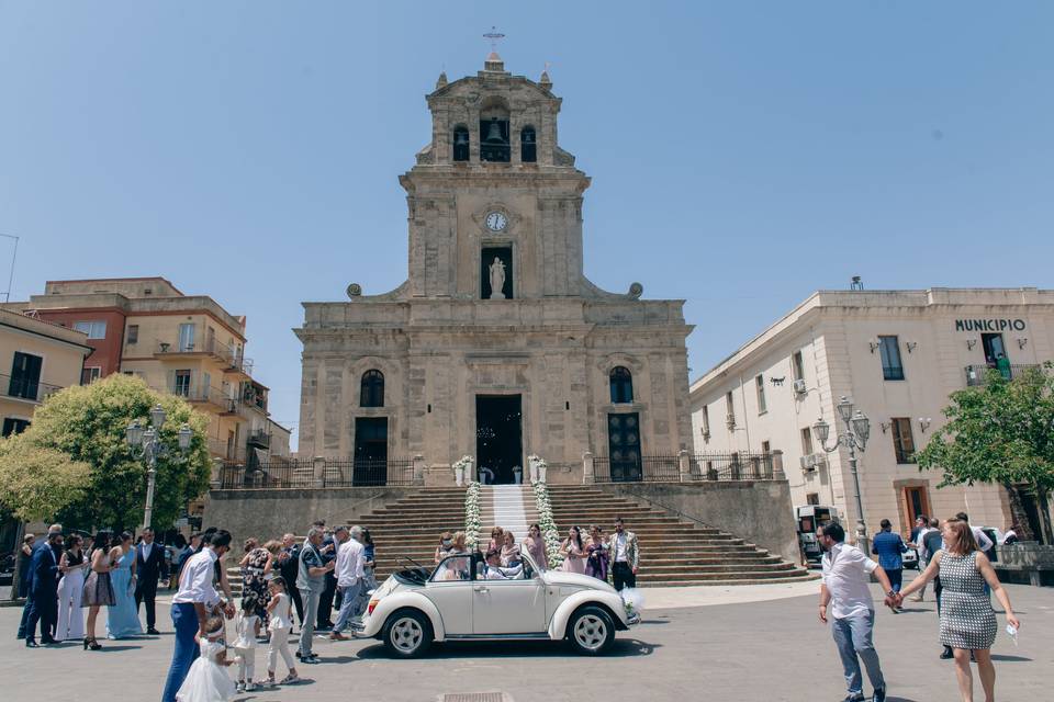 Maggiolone cabrio in Chiesa