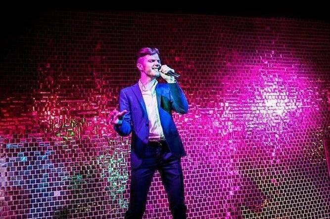 Singer show