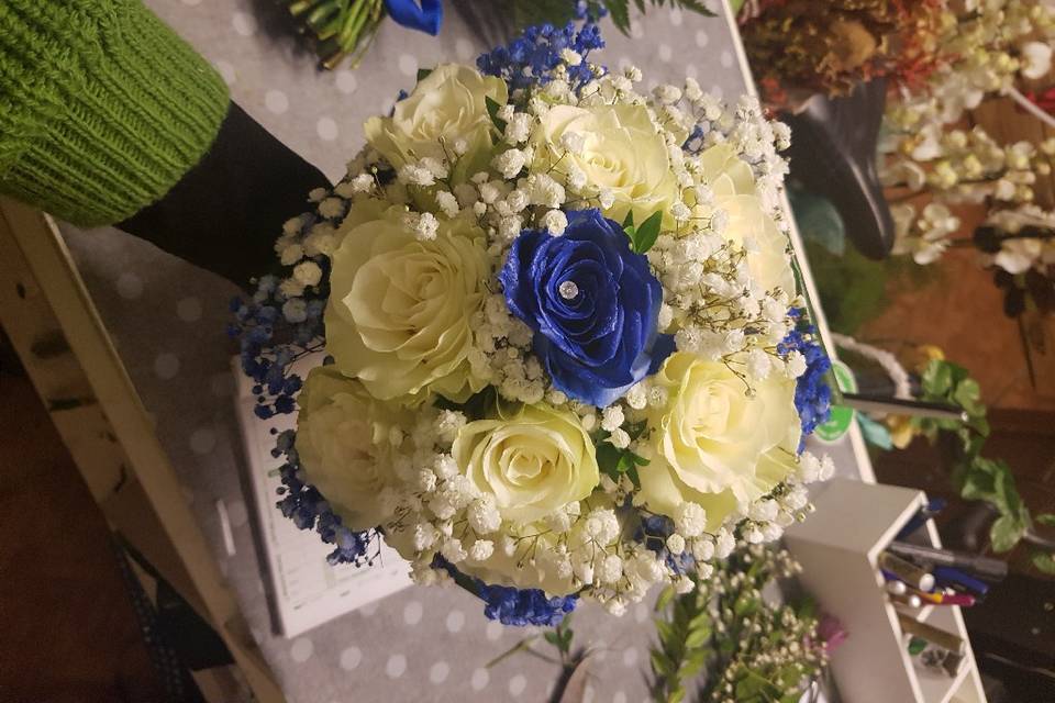 Bouquet con rose blu
