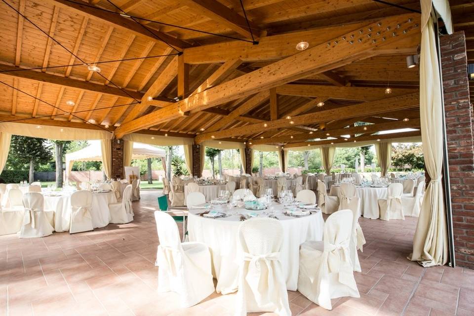 Pranzo sotto il gazebo