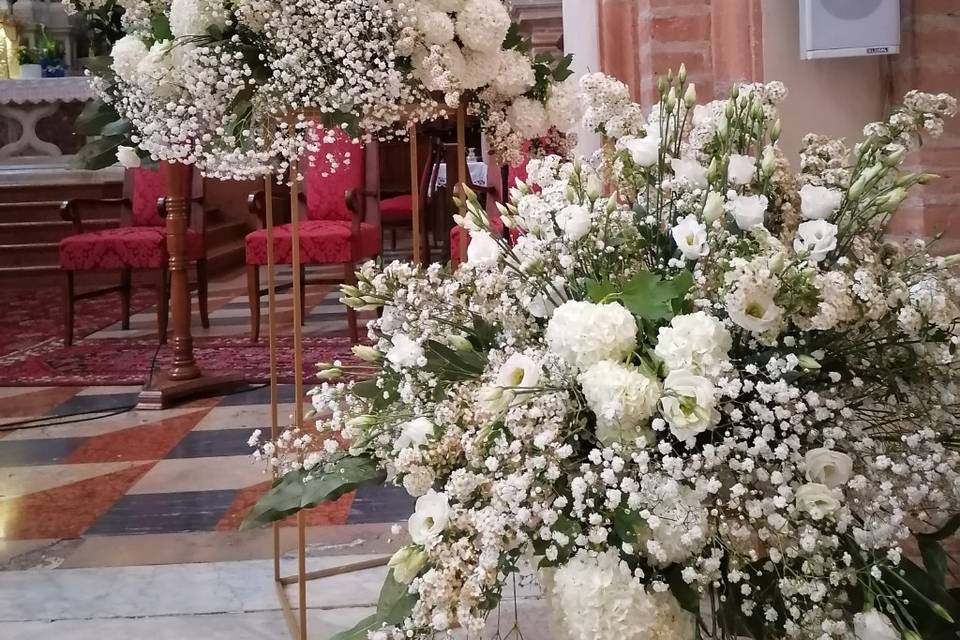 Allestimento chiesa in bianco