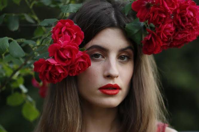 Make-up con accenno sulle labbra