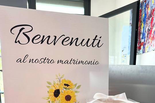 Cartello e scatola buste