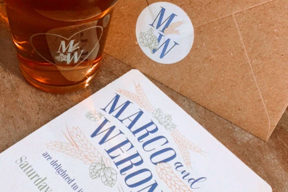 M+W logo sposi su bicchiere