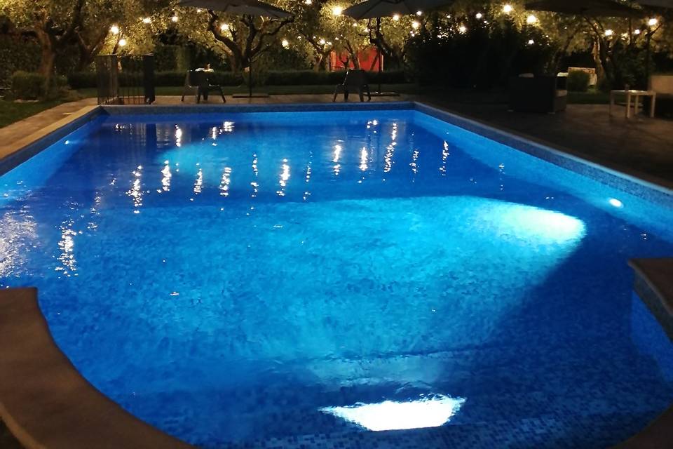 Piscina di notte