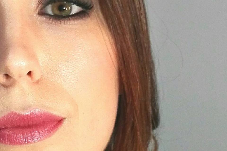 Light smokey eyes