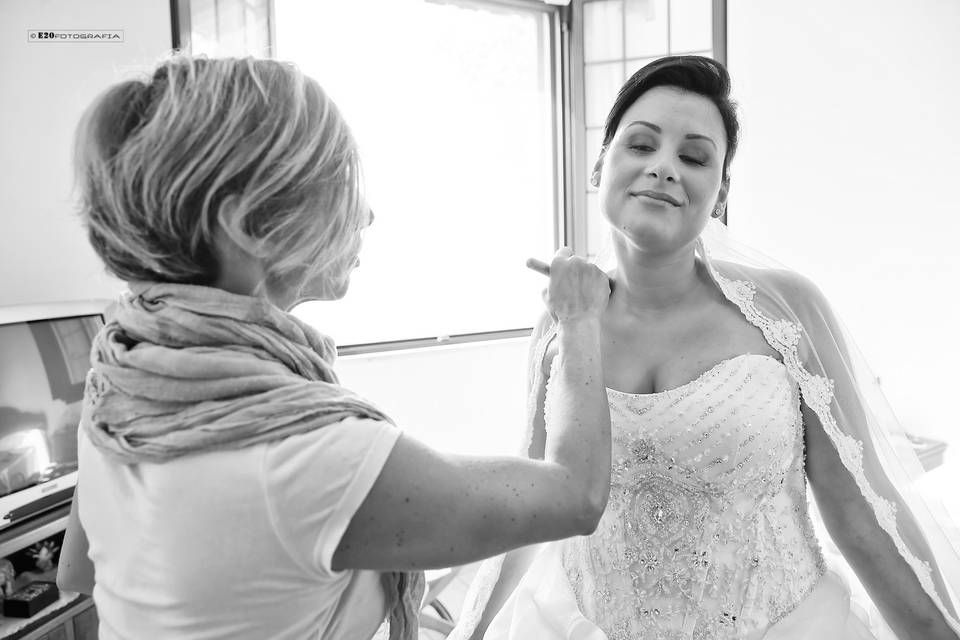 Sposa al trucco