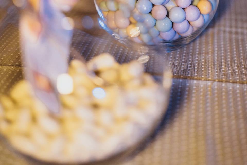 Allestimento tavolo confetti