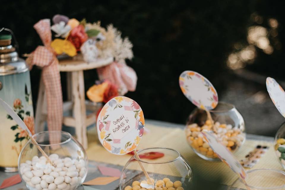 Allestimento tavolo confetti