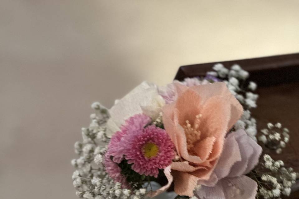 Fiori di carta fatti a mano