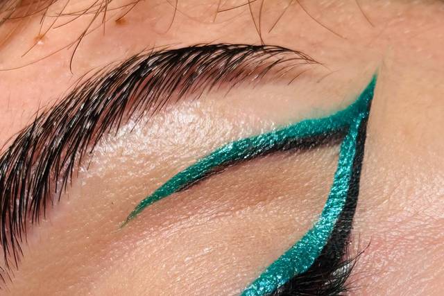 graphic eyeliner