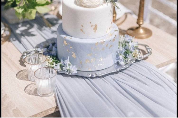 Romantic wedding cake