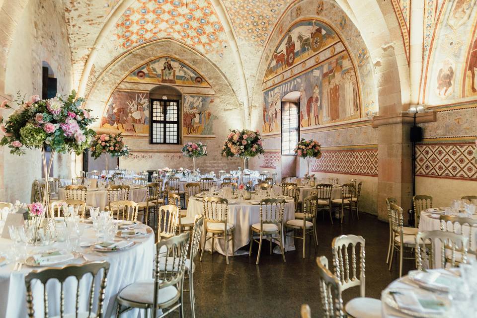 Cena tra gli affreschi