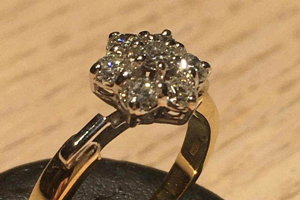 Anello con diamanti