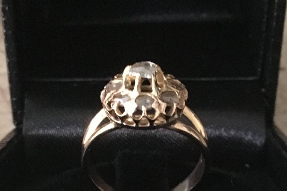 Anello stile antico