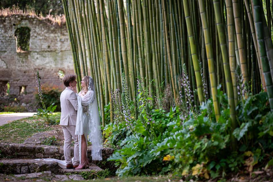 Gli sposi - giardino di ninfa