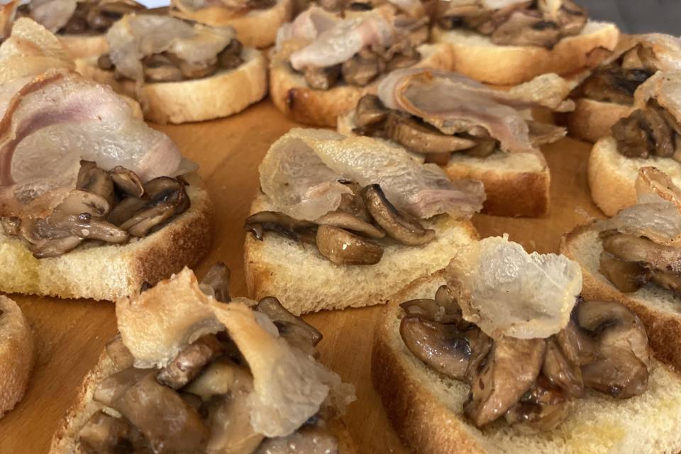 Crostone di funghi & lardo