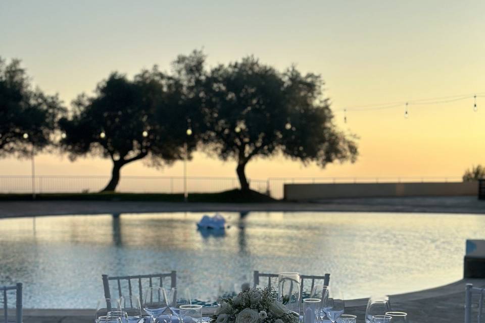 Cena a bordo piscina