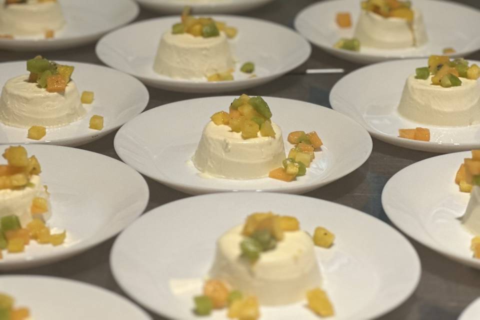 La panna cotta con la frutta