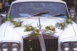 Decorazioni floreali per auto