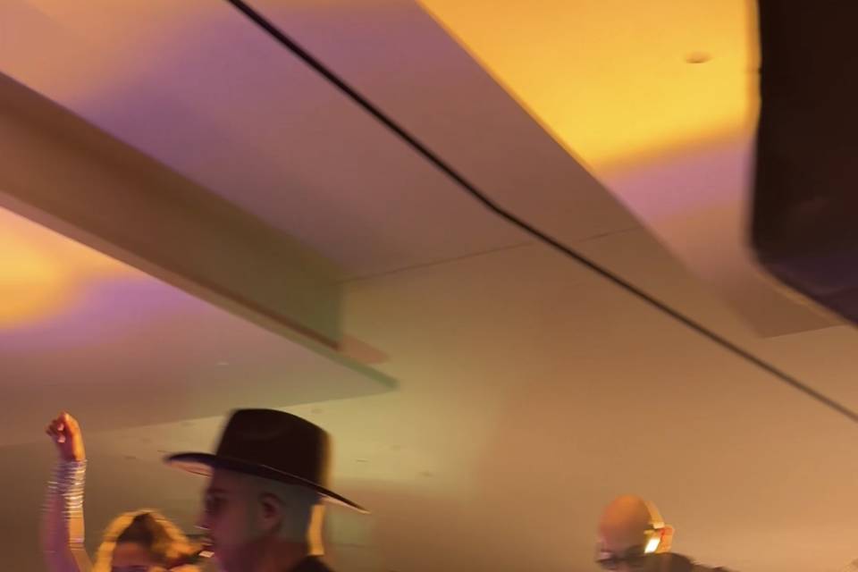 LIVE MUSIC SERVICE TOP