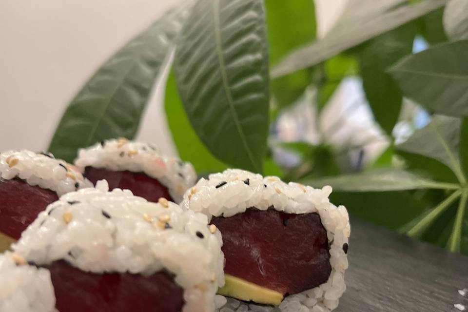 Uramaki tonno e avocado