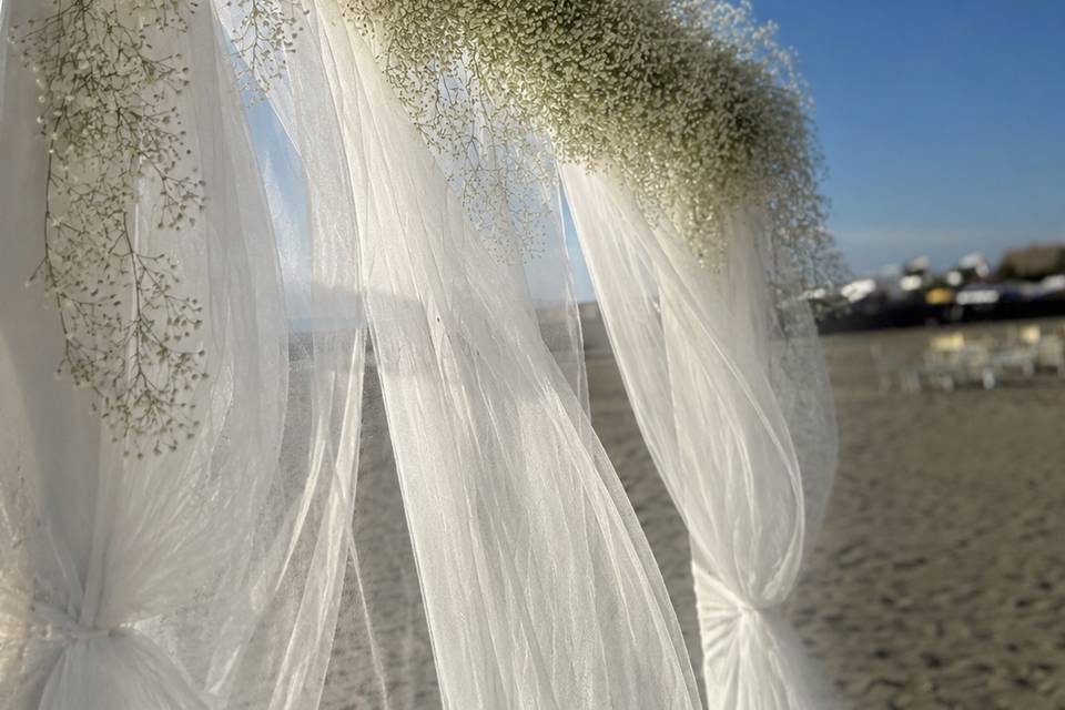 Arco nebbiolina in spiaggia