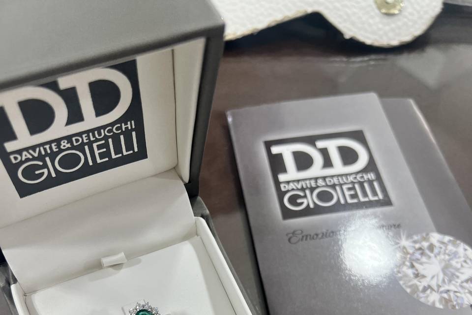 Smeraldo e diamanti