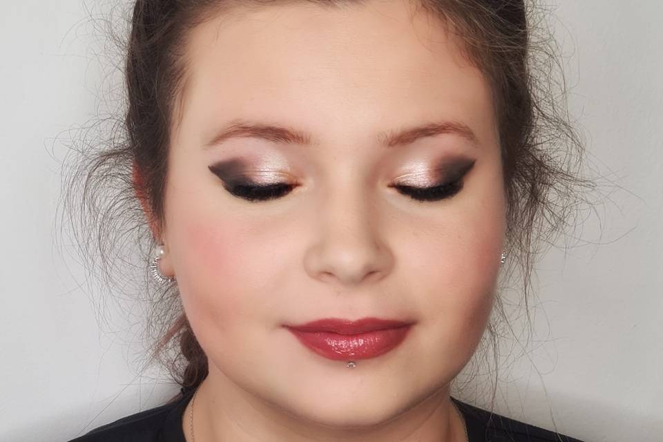 Elle Make-Up Artist