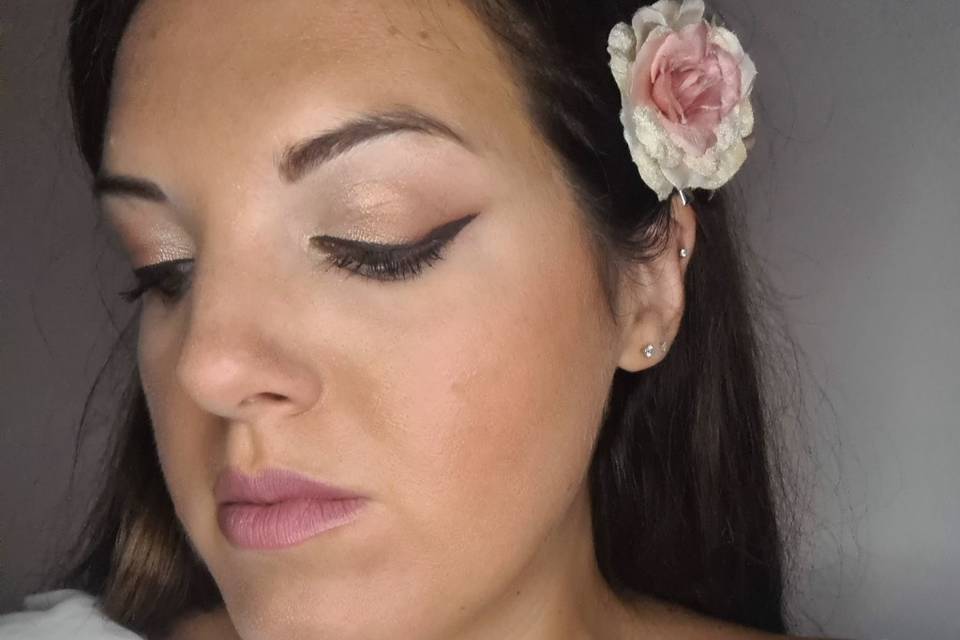 Elle Make-Up Artist