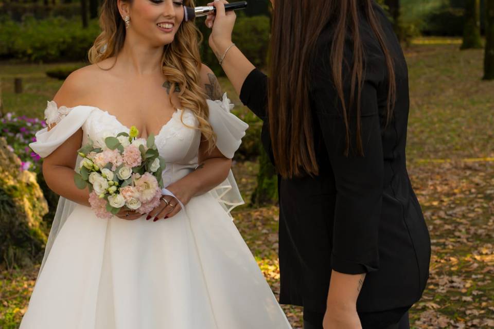 Elle Make-Up Artist